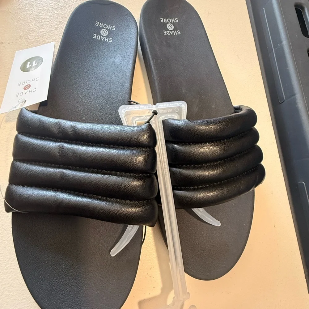 Shade & Shore Women's Black and Tan Sandals